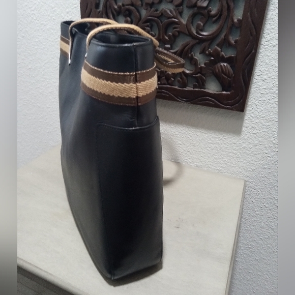 Gucci Leather Unisex Tote Bag - 100% Authentic - Picture 3 of 11